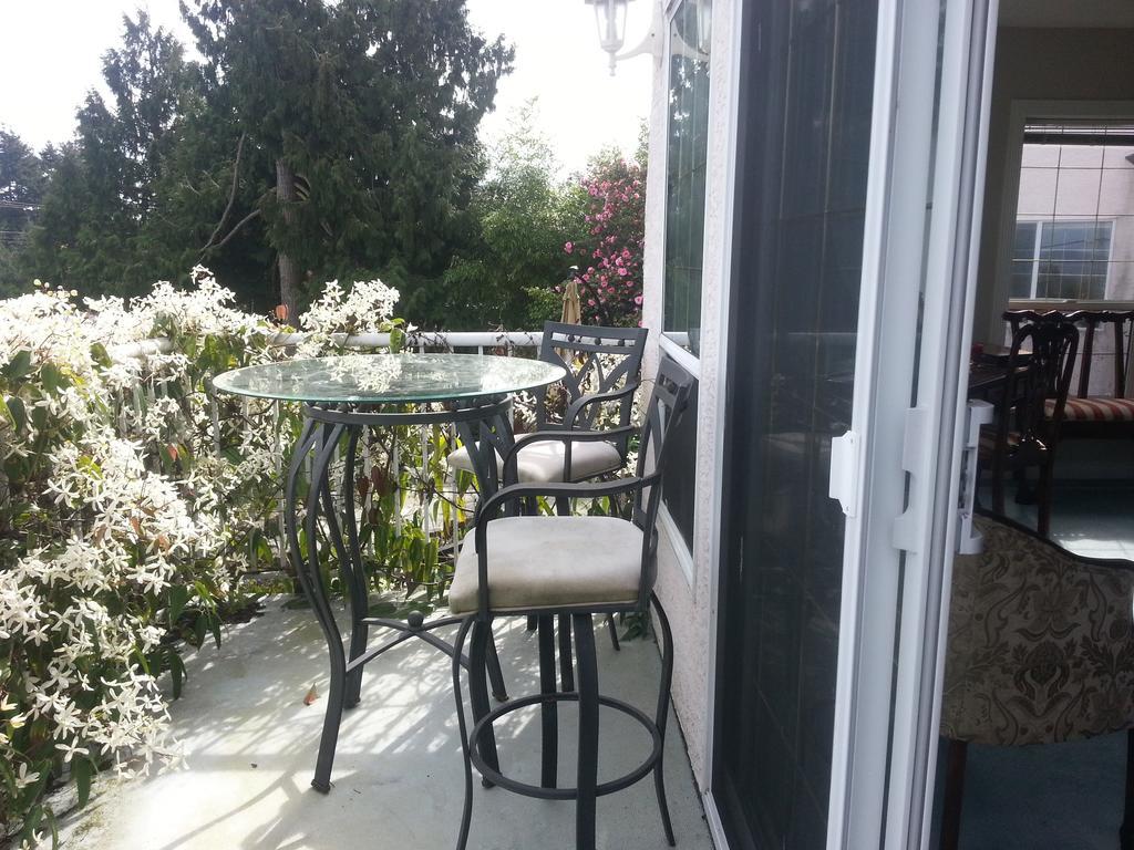 By The Sea Bnb, Sidney Victoria Bc Bagian luar foto