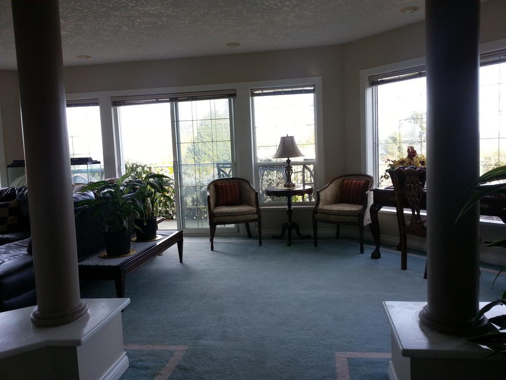 By The Sea Bnb, Sidney Victoria Bc Bagian luar foto