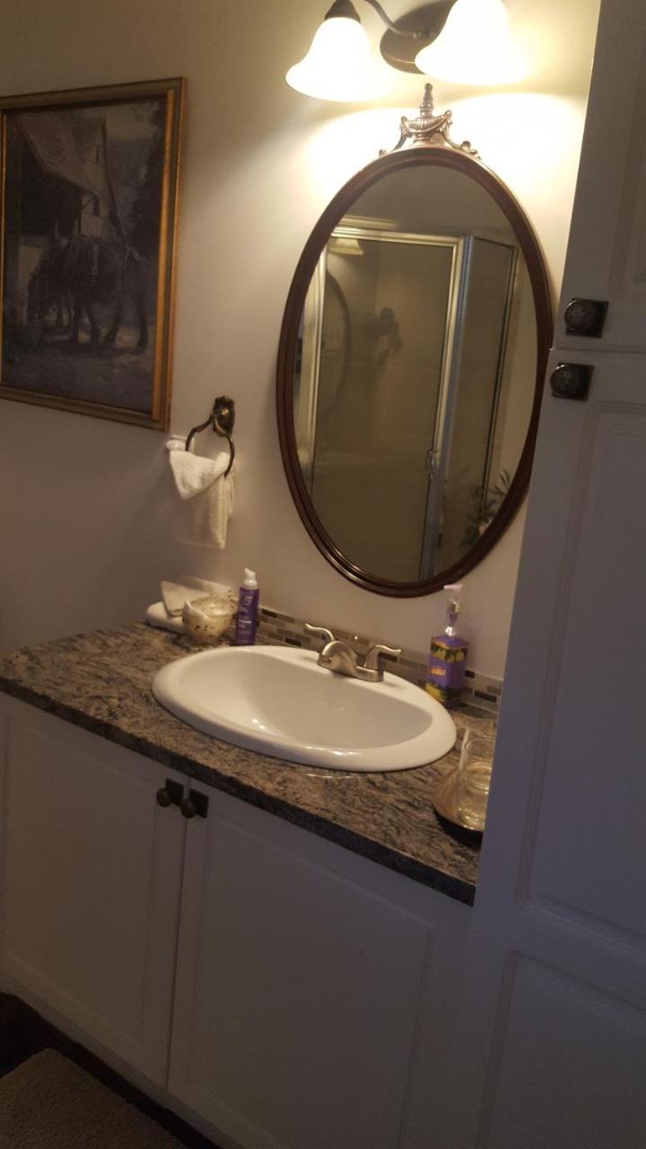 By The Sea Bnb, Sidney Victoria Bc Bagian luar foto